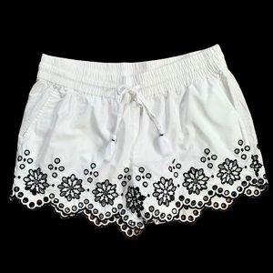 Vineyard Vines Scallop Eyelet Embroidered Pull On Tassel Shorts Style 2H0562